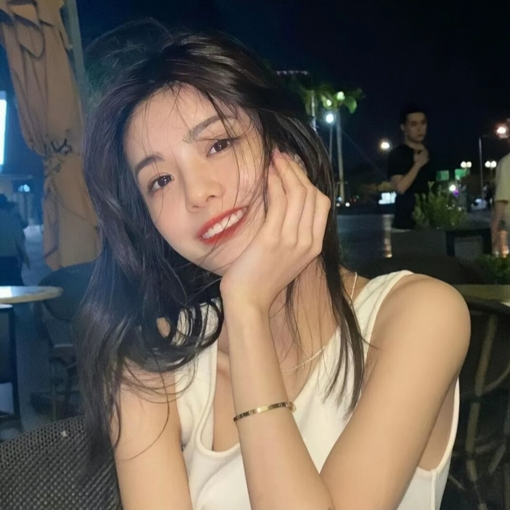 《两千万粉丝网红夫妻被曝早已离婚，合体直播是演戏》配图