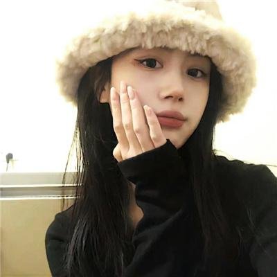 《神秘女子现身机场，疑似某影帝隐婚妻子》配图