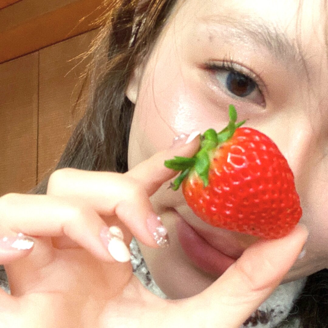 《某女网红承认整容，晒恢复期照片反获好评》配图